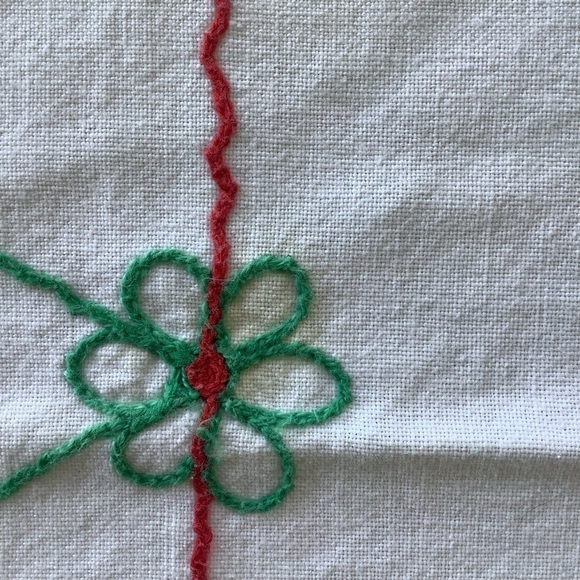 Vintage White Red Teal Embroidered Flower Rectangle Tablecloth Table Linen - Picture 9 of 11